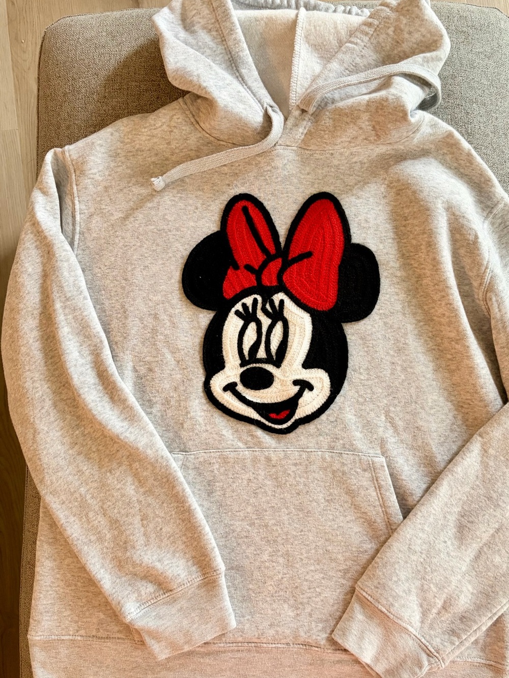 Disney Minnie Mouse Embroidered Graphic Hoodie Sweatshirt – Heather Gray SZ MED